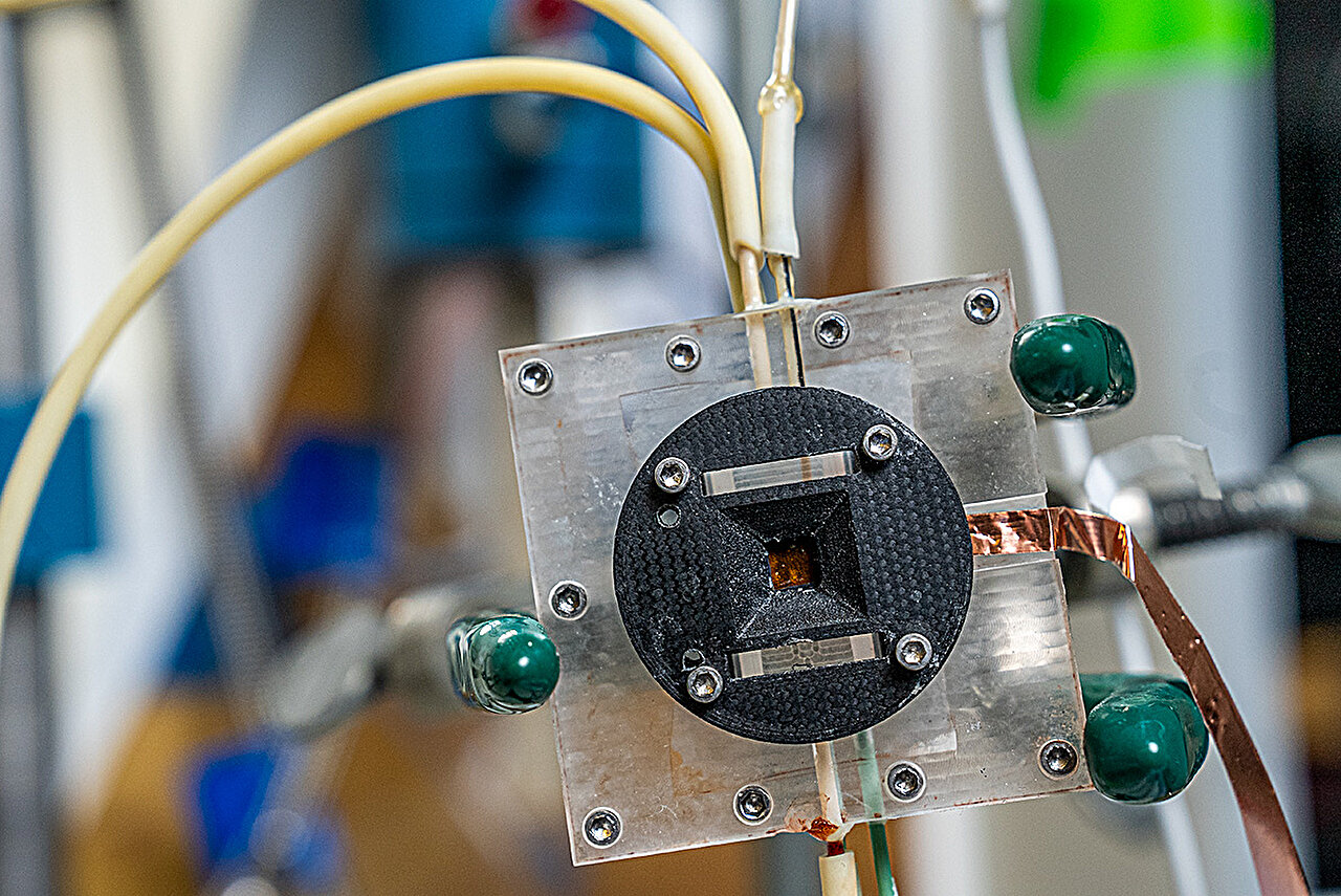 Bilim adamları onlarca yıllık bulmacayı karbondioksit-yakıt dönüşümünde çatlatıyor