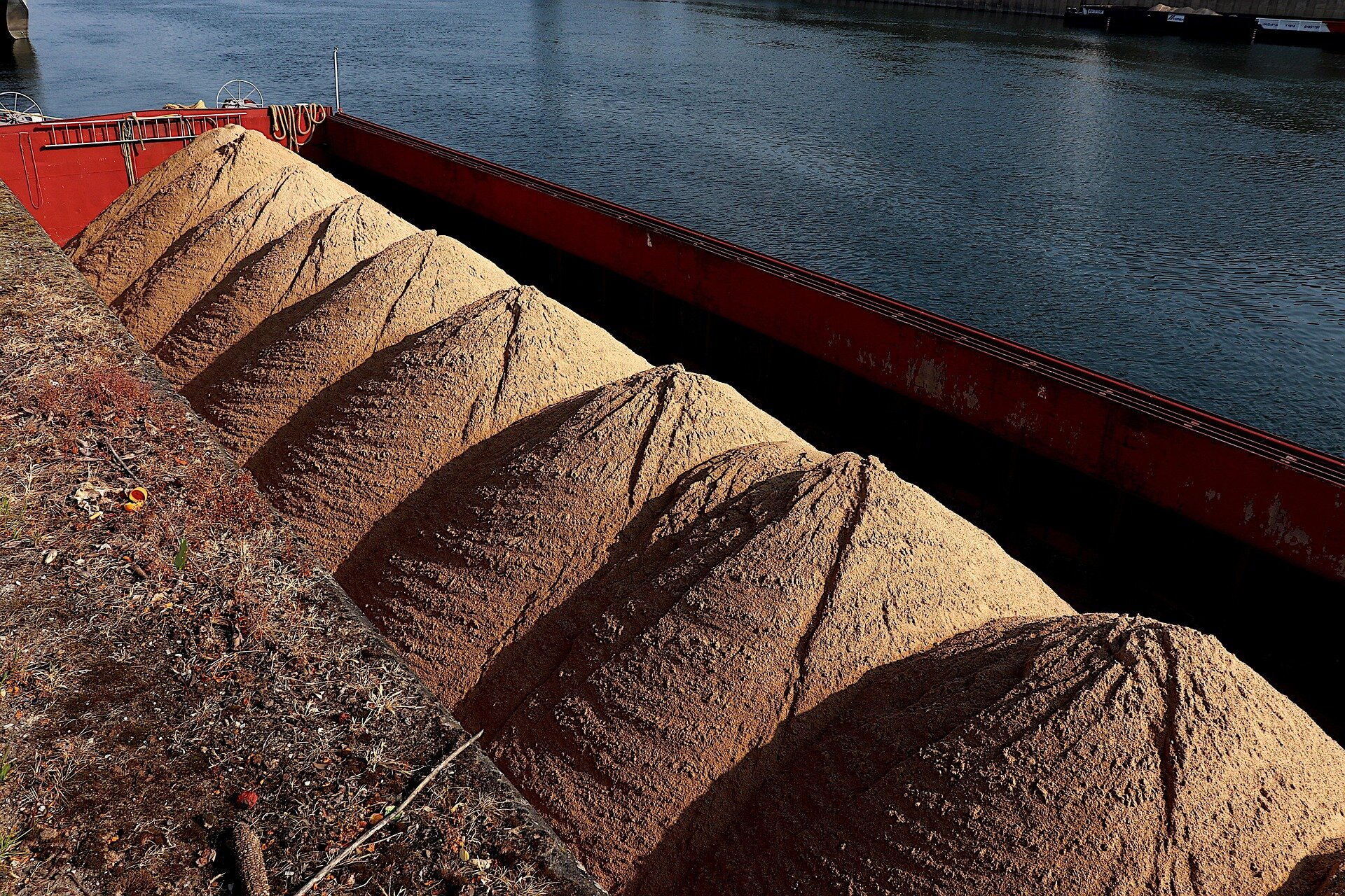 Sandpiles veya Rockslides gibi granüler sistemler: Yeni araştırmalar, bilim adamlarının nasıl çalıştıklarını tanımlamasına yardımcı olacaktır.