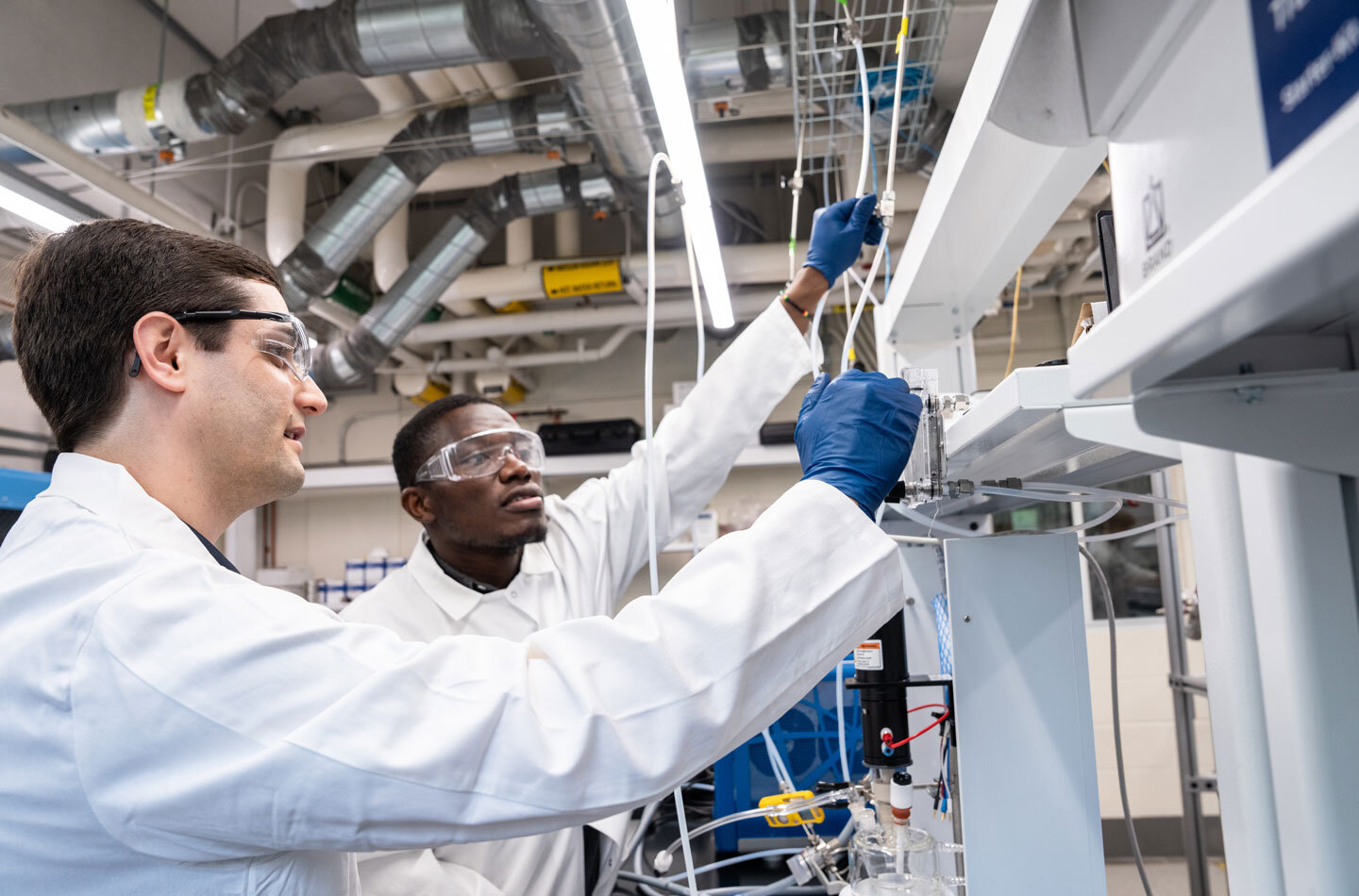 Yeni İnceleme, endüstride tek atomlu katalizörler için titiz testler yapmak