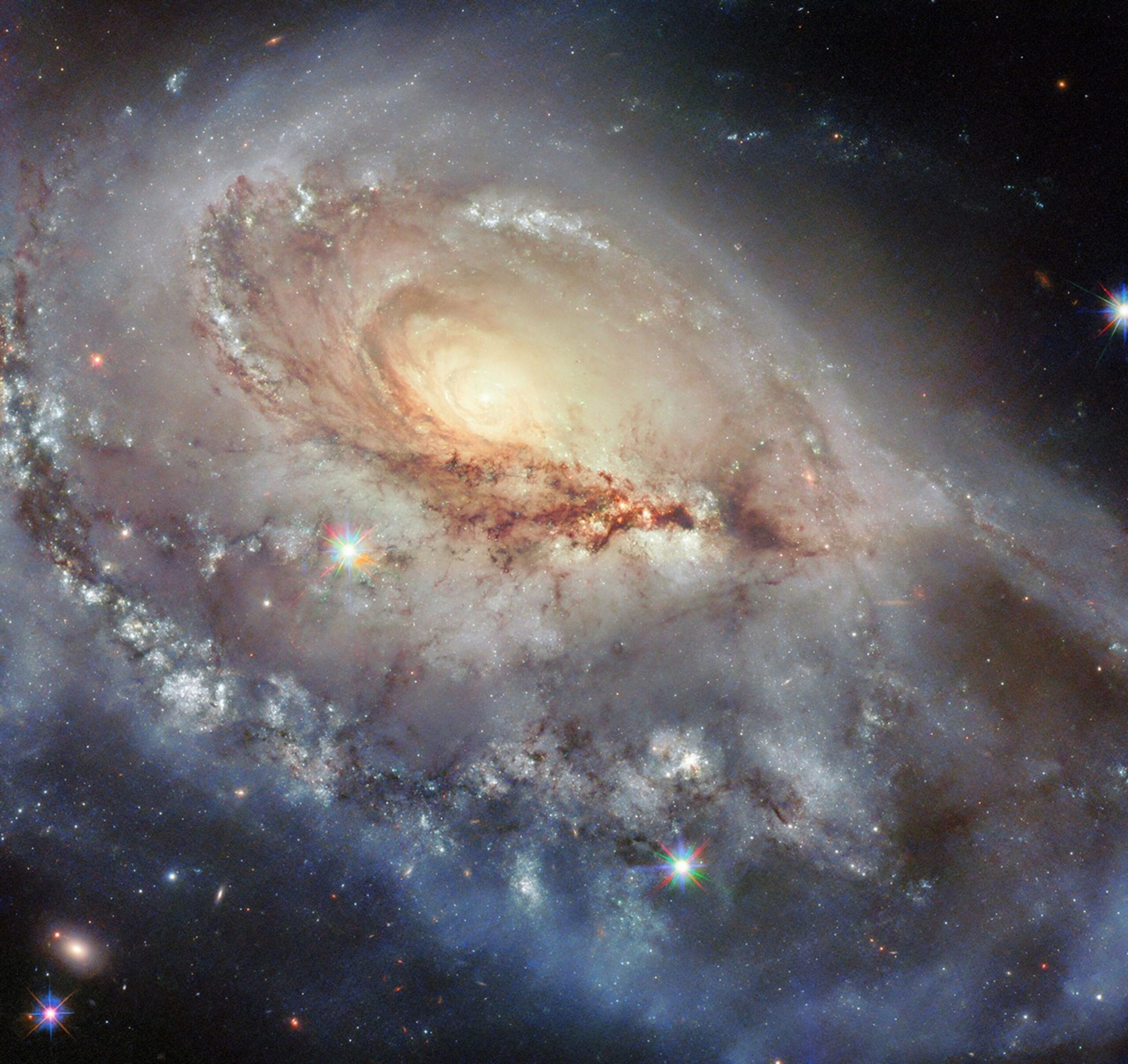 Hubble görüntüleri çarpık spiral galaksi arp 184