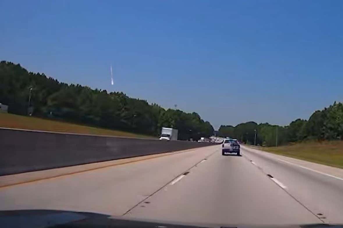 Fireball in South Carolina. Screenshot from Facebook video posted by Kathryn Rose Farr on 26 Jun 2025