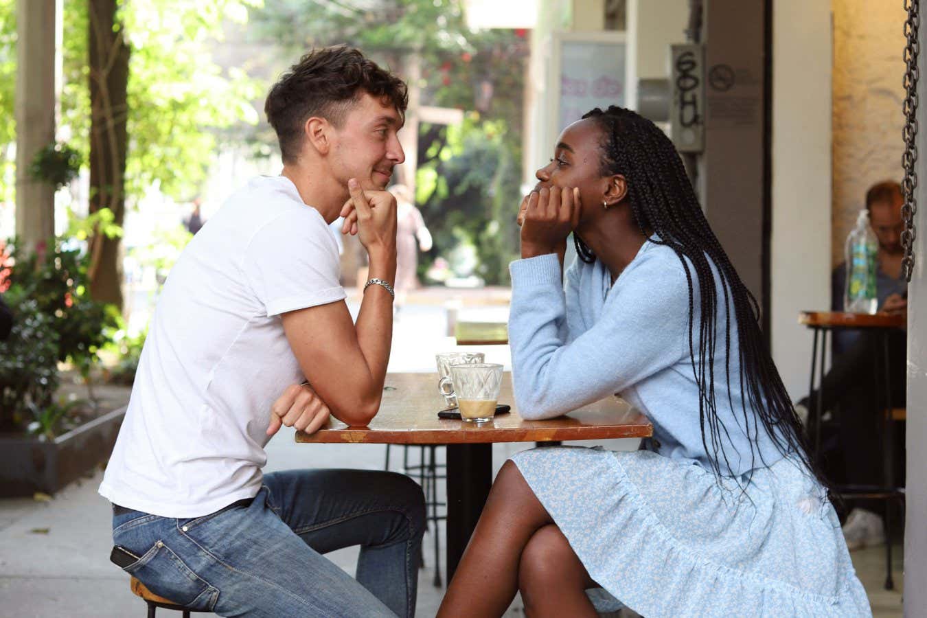 Çevrimiçi buluşan çiftler daha düşük ilişki memnuniyetine sahip olabilir