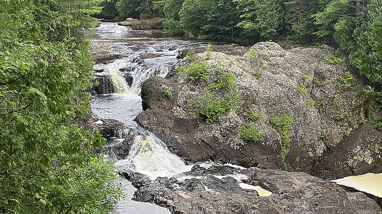 Göl kenarındaki kumtaşları, antik kıtanın hareketinin anahtarını tutabilir