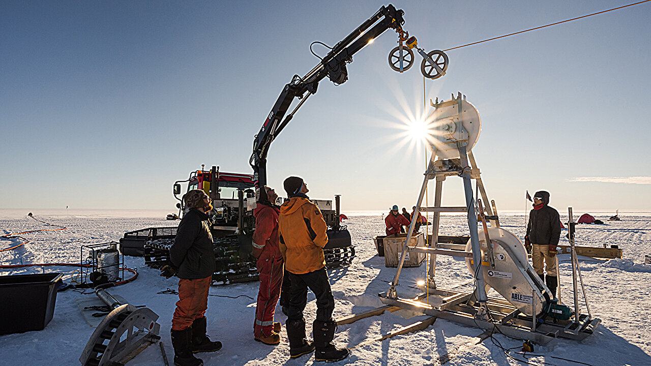 Antarktika buz raflarının güçlü gelgit hızını eritme