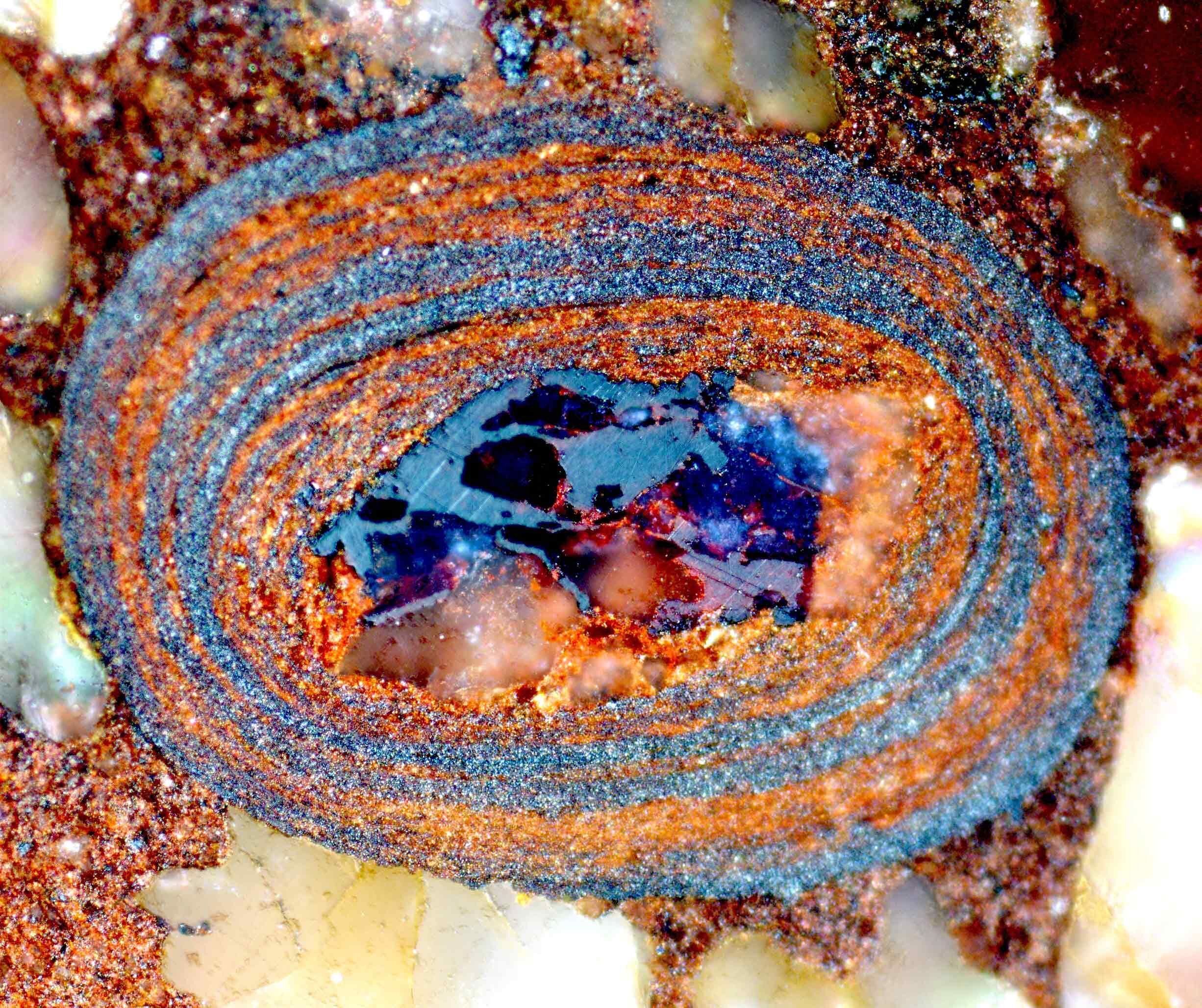 Küçük demir oksit taşları, Dünya'nın eski okyanuslarının karbon-fakir olduğunu ve önceki varsayımlara meydan okuduğunu ortaya koyuyor