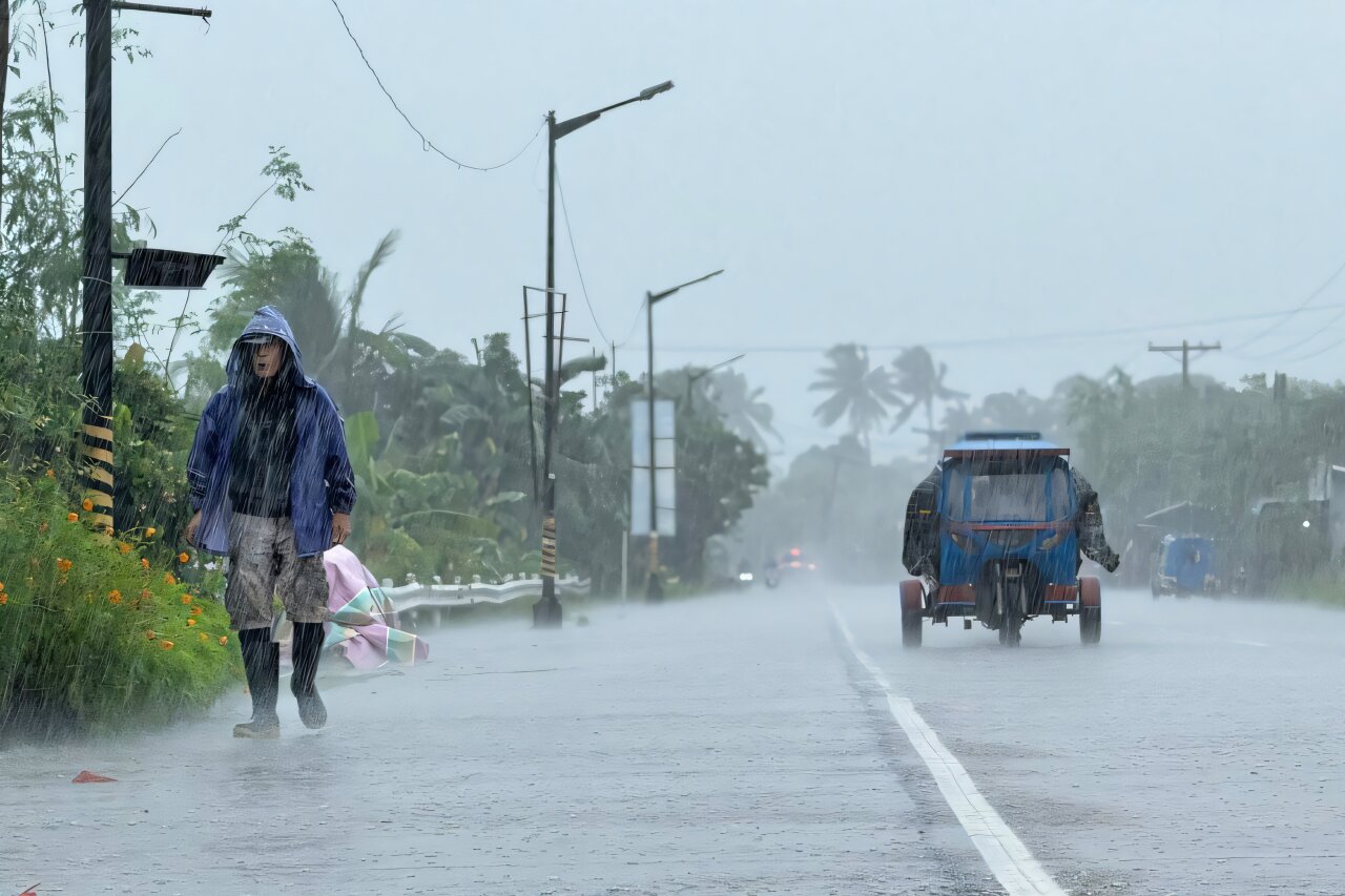 Typhoon Ragasa Hong Kong'a yaklaşırken okullar kapandı, uçuşlar iptal edildi