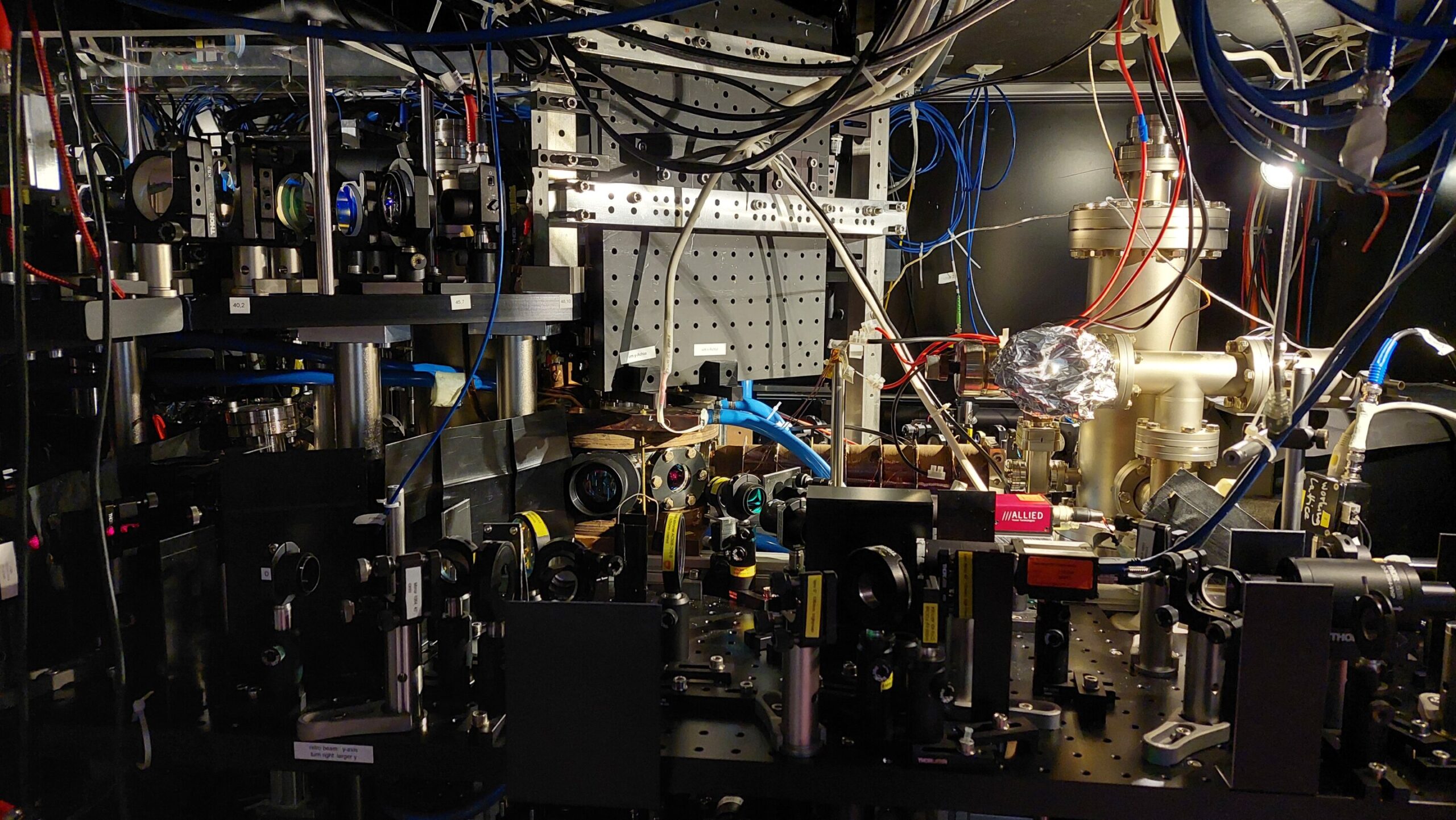 Ultracold atomlarını etkileşen görüntüleme sırasında büyütme dalga işlevleri için yeni bir yaklaşım