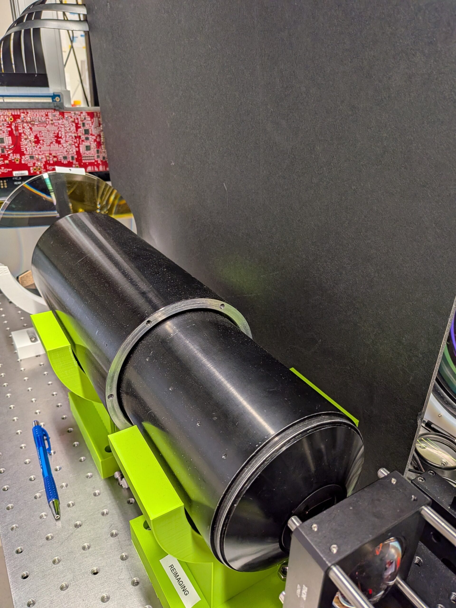 Yenilikçi mikroskop, tek anlık görüntüde kavisli örneklerin büyük, yüksek çözünürlüklü görüntülerini yakalar