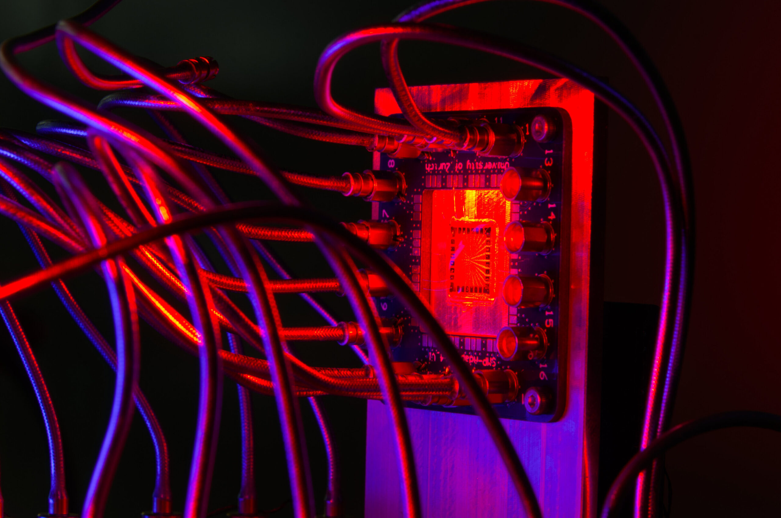 Yükseltilmiş tek foton dedektörü 'hafif' karanlık madde arar