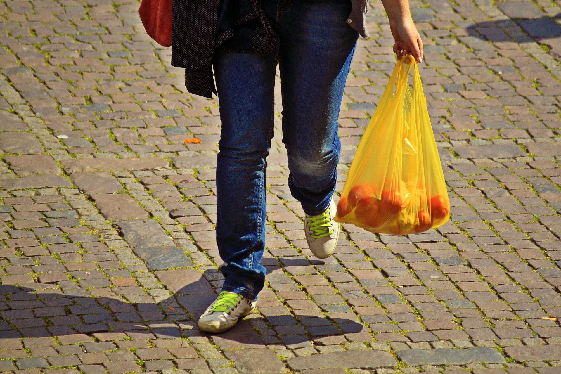 Plastik poşetler neden 2025'in sonuna kadar Kaliforniya'daki marketlerden kalkacak?