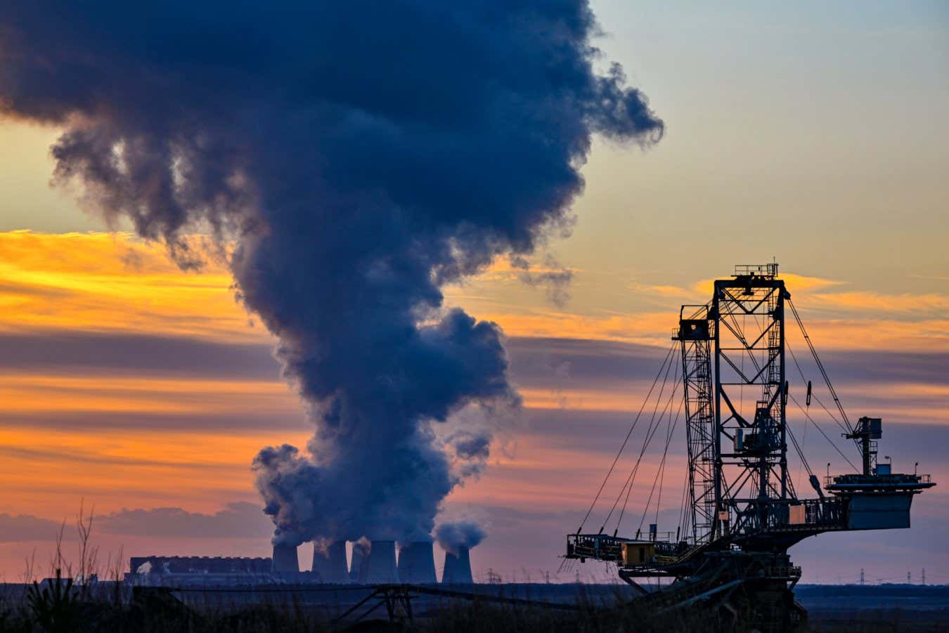 Fosil yakıt emisyonları yeniden artıyor – ancak Çin'inki dengeleniyor