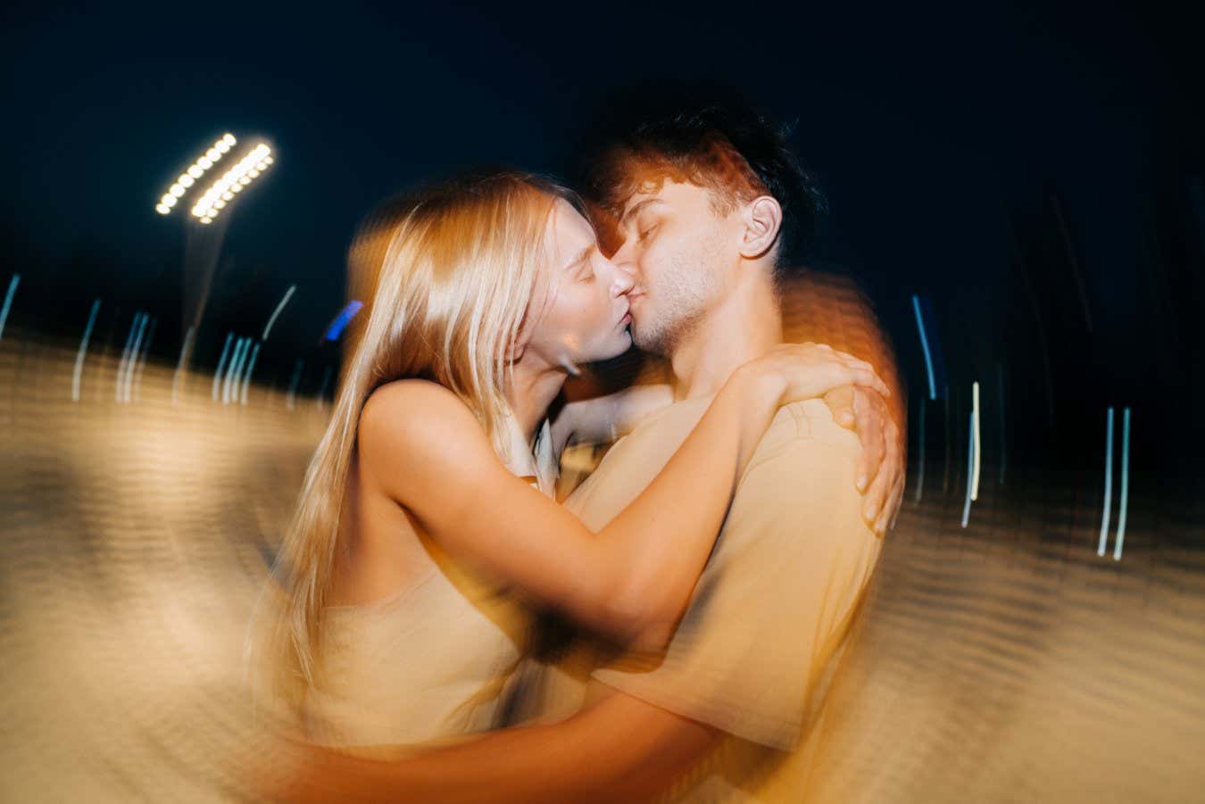 Öpüşme 21 milyon yıl önce bir maymun atasında evrimleşmiş olabilir